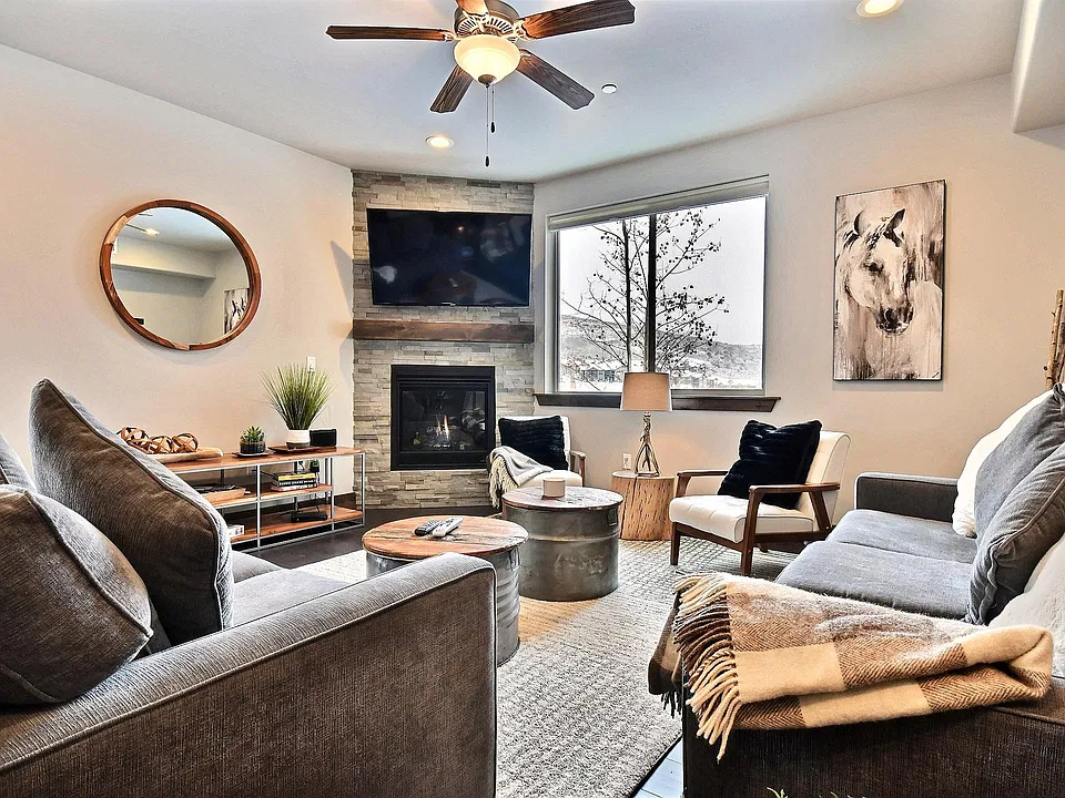 1261 W Black Rock Trl #A