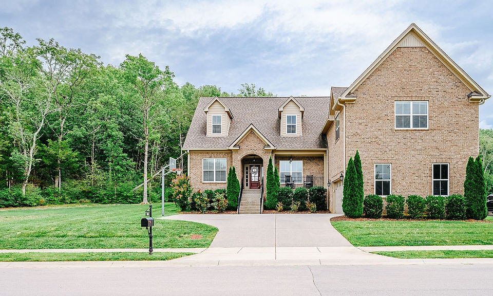 1st image of 905 Redstone Ln