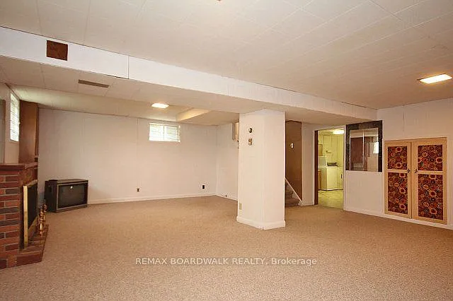 209 Knox Cres — Photo 18