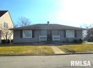 6 Reuling Ct, Pekin, IL 61554