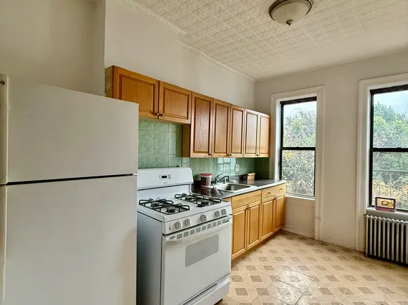 2052 Gates Avenue image 16 of 23