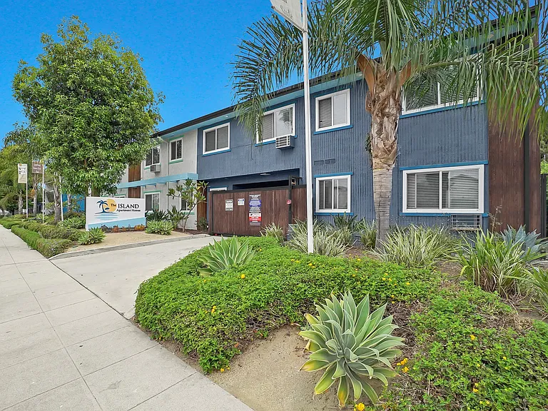 The Island Apartments — Photo 8
