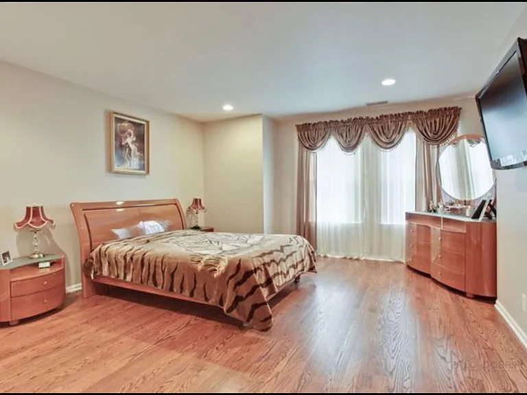 1903 Crenshaw Cir — Photo 18