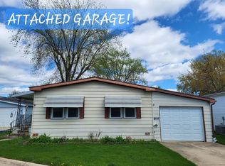 1067 Bayside Rd #224, Elgin, IL 60123