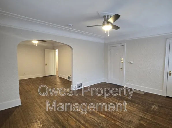 624 Oakdale St SE, Grand Rapids, MI 49507