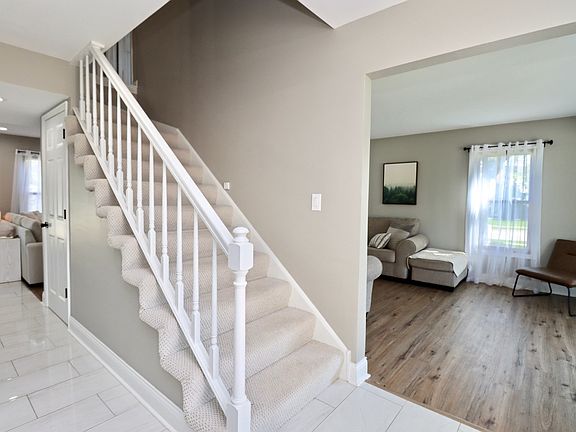 3rd image of 385 Basswood Ct