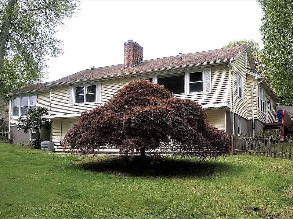 2nd image of 12 Eastern Dr