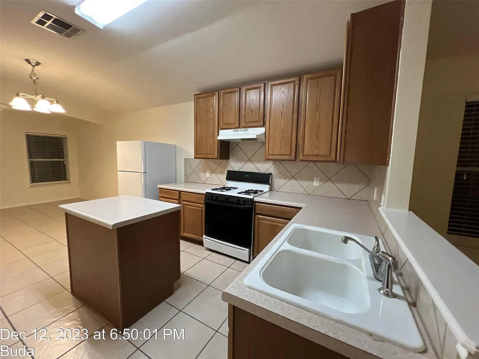 3 bed, 2.0 bath, 1506 sqft, $1,795 — Photo 2