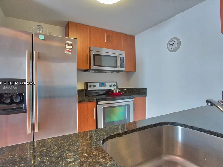 601 NE 23rd St #1004 — Photo 7