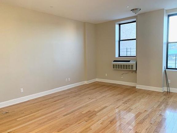 Apt. 5H Living Room