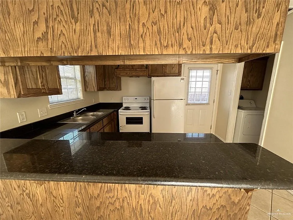 2 bed, 2.0 bath, 3888 sqft, $850 — Photo 3