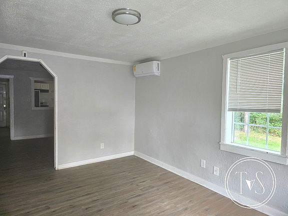 3rd image of 17 Dutton St