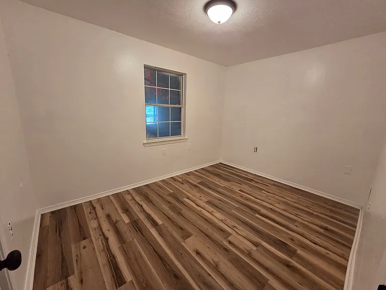 5019 East St — Photo 4