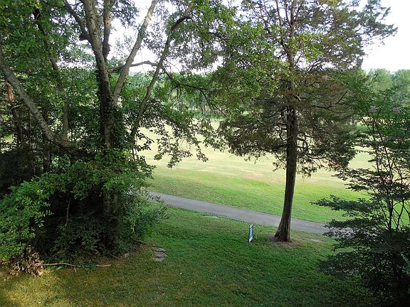4th image of 2524 Somerset Dr