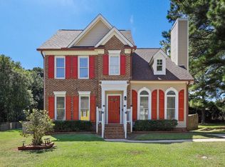 709 Penncross Dr, Raleigh, NC 27610