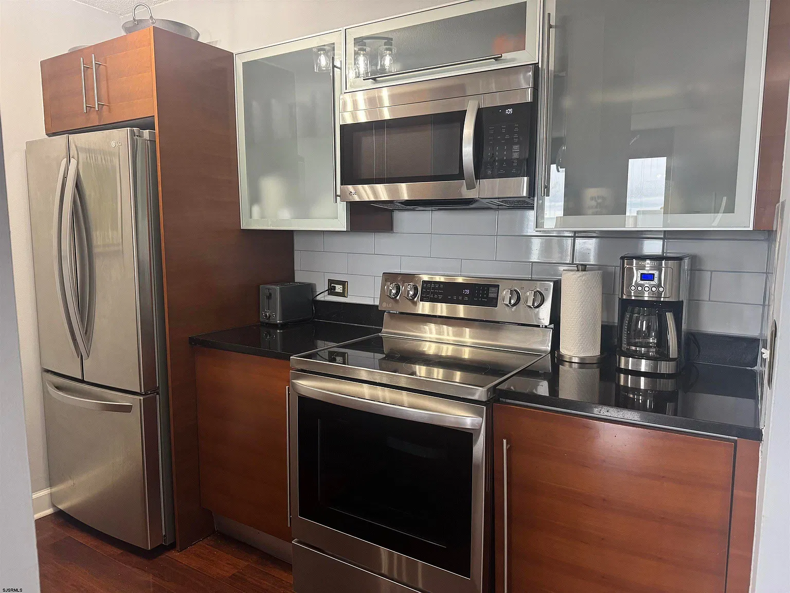 2 bed, 2.0 bath, $2,950 — Photo 2