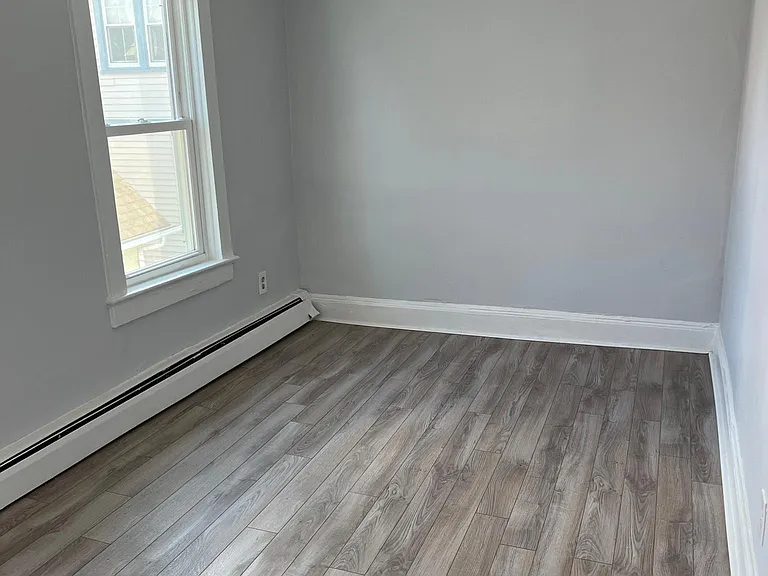56 Asbury Ave #3C — Photo 2