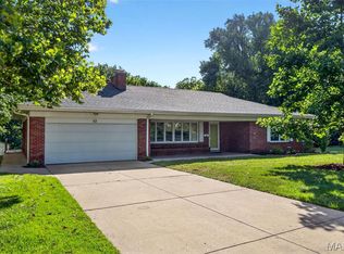 49 Lakeview Dr, Belleville, IL 62223