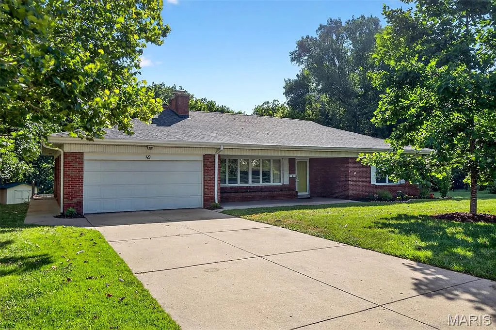49 Lakeview Dr photo 1