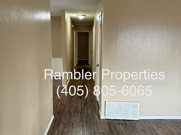 5th image of 2403 NW Robinhood Dr