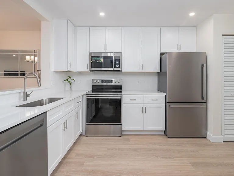 223 Lakewood Dr #223 — Photo 3