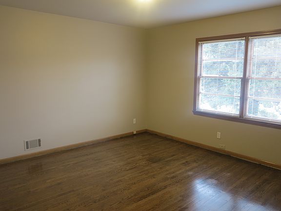 5th image of 1106 E 75th Ter
