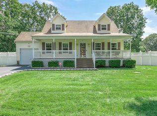 16 Tyne Rd, Shirley, NY 11967