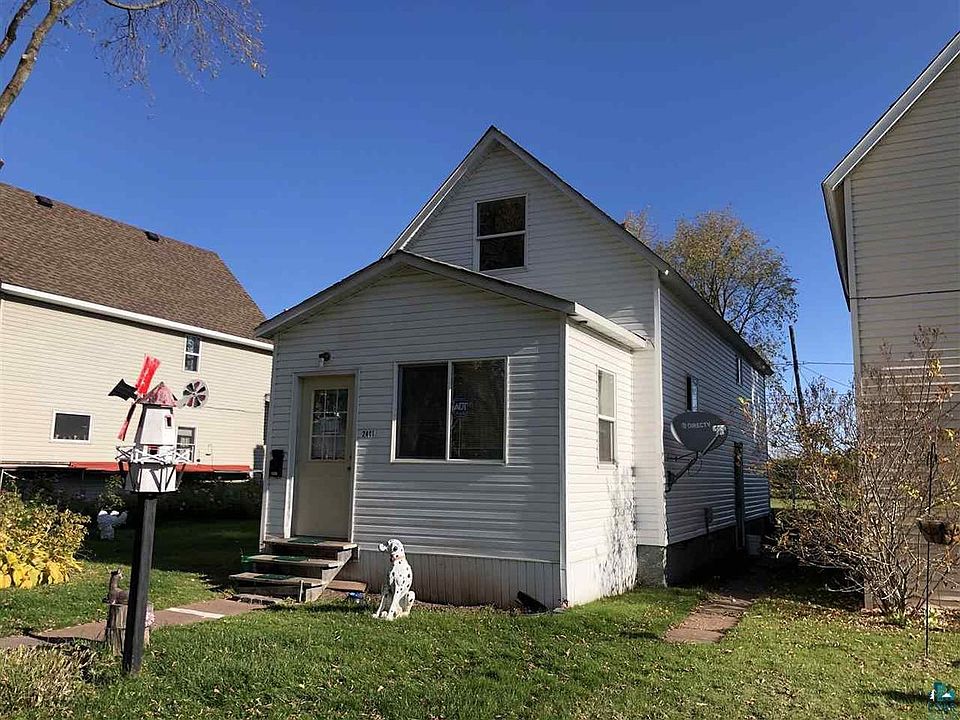 2nd image of 2411 E 3rd St