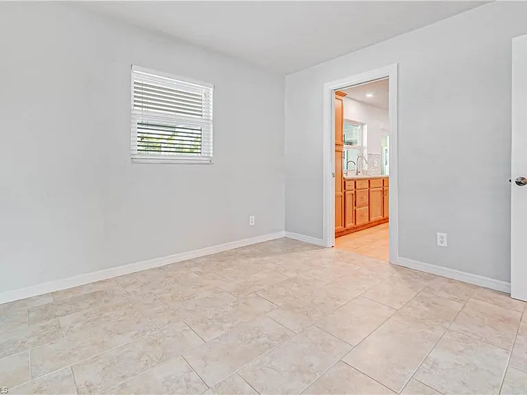 229 SE 29th Ter — Photo 21