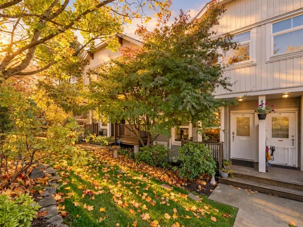 3712 Pender St #10, Burnaby, BC V5C 2L3