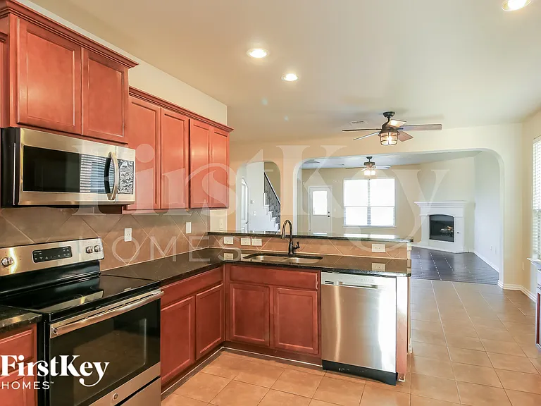 9708 Allie Hope Ln — Photo 7