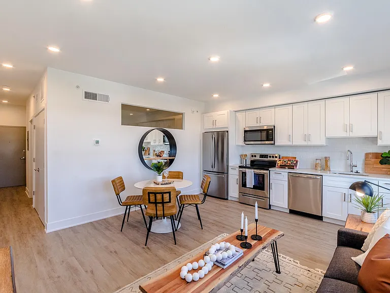 1201 W Girard Ave — Photo 10