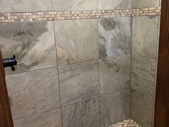 3rd image of 410 Mountain View Ct