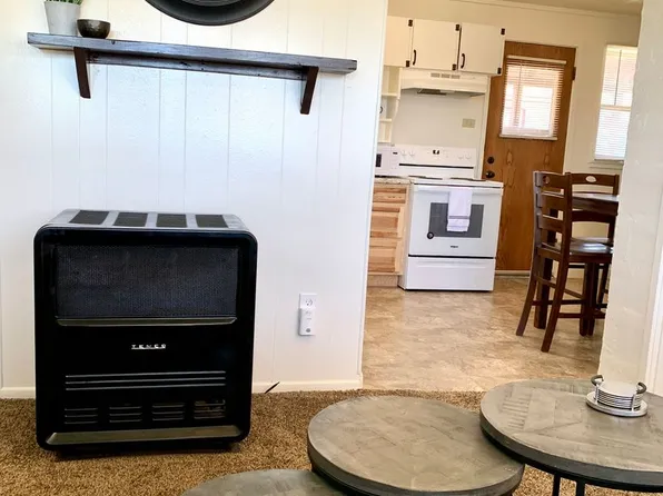 2 bedroom/1 bath furnished or Unfurnished, 923 W 6th St, Cheyenne, WY 82007