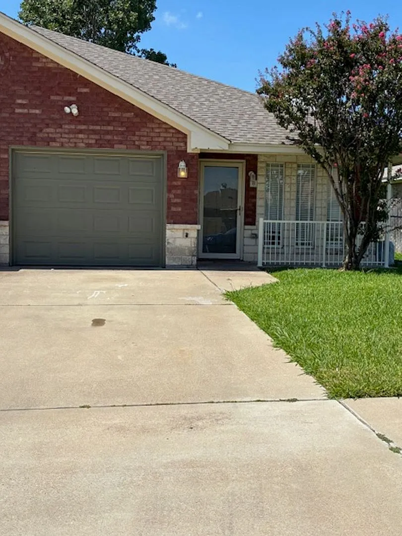 4500 John David — Photo 1