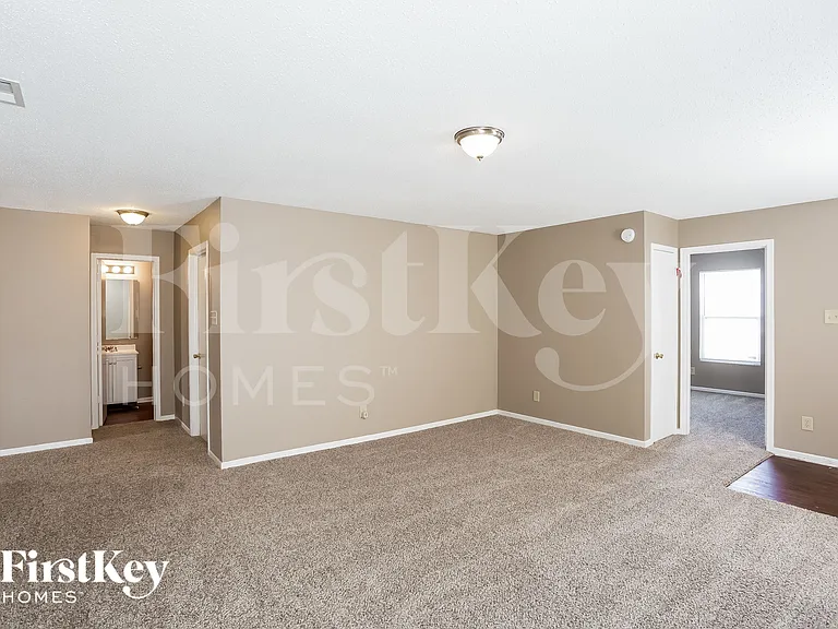 1331 Ellington Dr — Photo 6