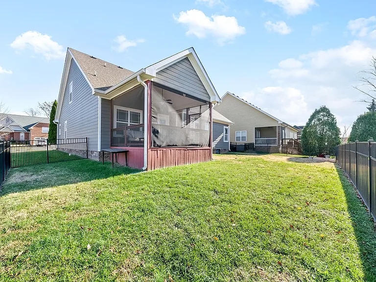 2226 Fairfax Dr — Photo 23