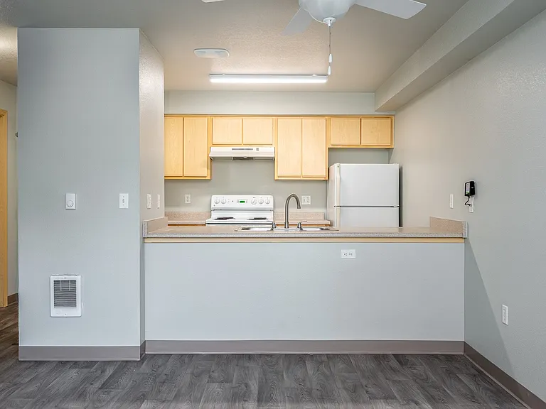 10th Street | Kitchen