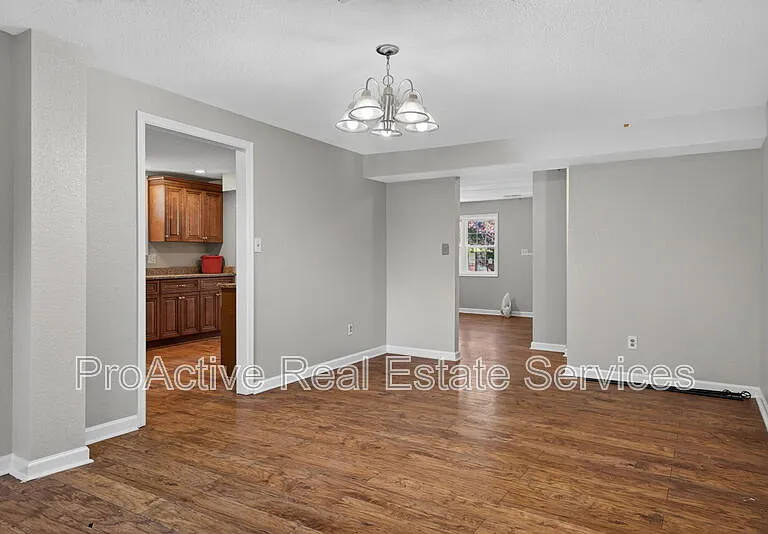 1065 Lindenwood Ave — Photo 6