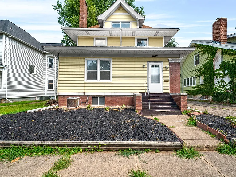1617 W Barker Ave — Photo 2