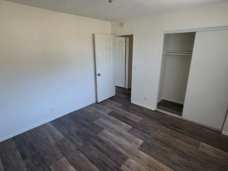 1501 S Hampstead St #9 — Photo 4