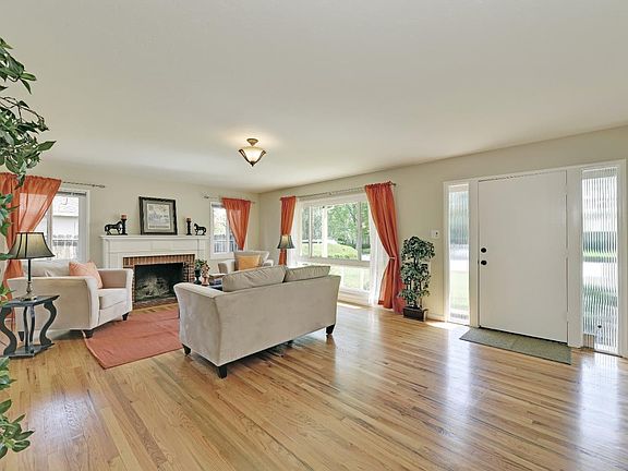4th image of 457 S Genevieve Ln