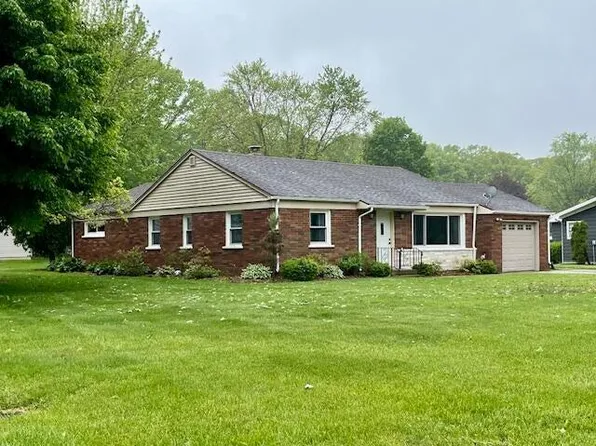 6828 1st St, Coloma, MI 49038