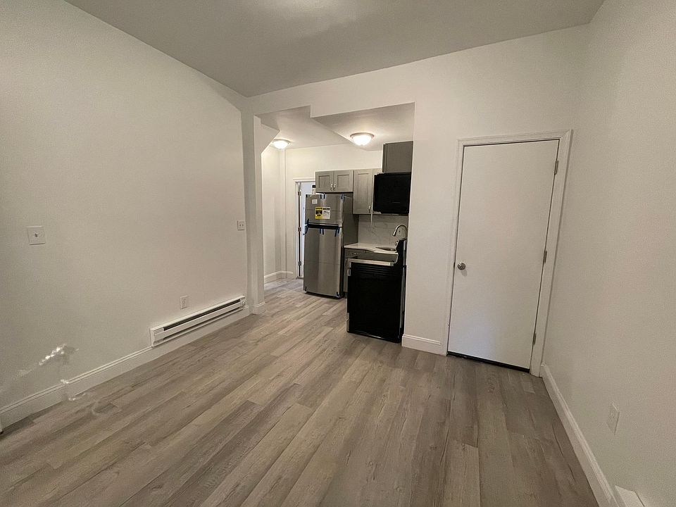 on the right you have access to the backyard