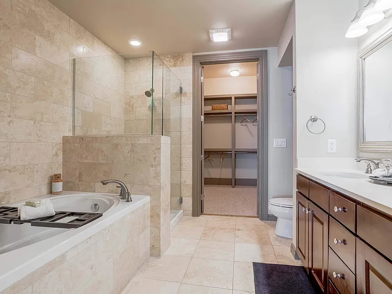 7 Riverway — Photo 10