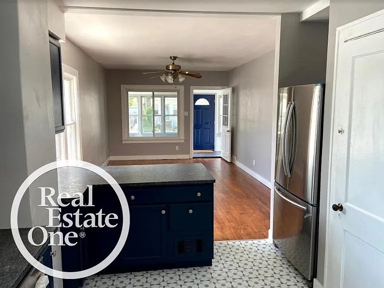 23909 Elmira St — Photo 8