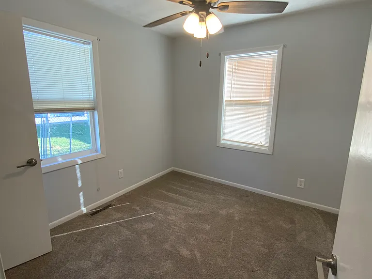 324 S Nye Ave — Photo 5