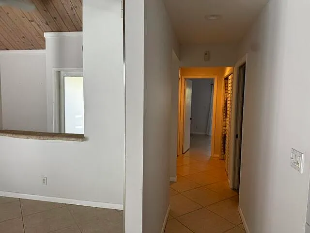 4 bed, 3.5 bath, 2000 sqft, $7,500 — Photo 4