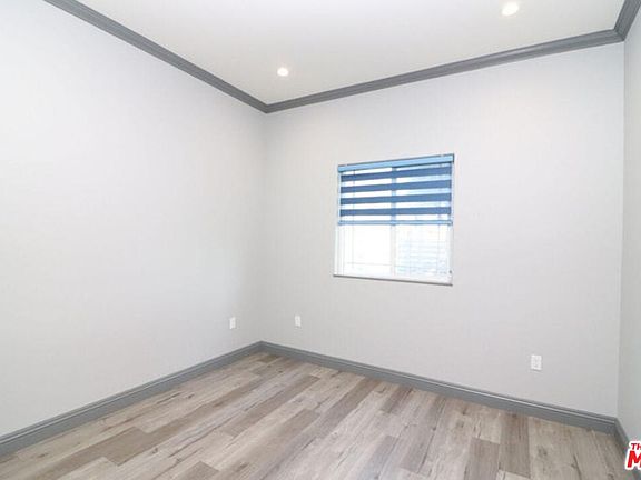 3rd image of 415 N Harvard Blvd