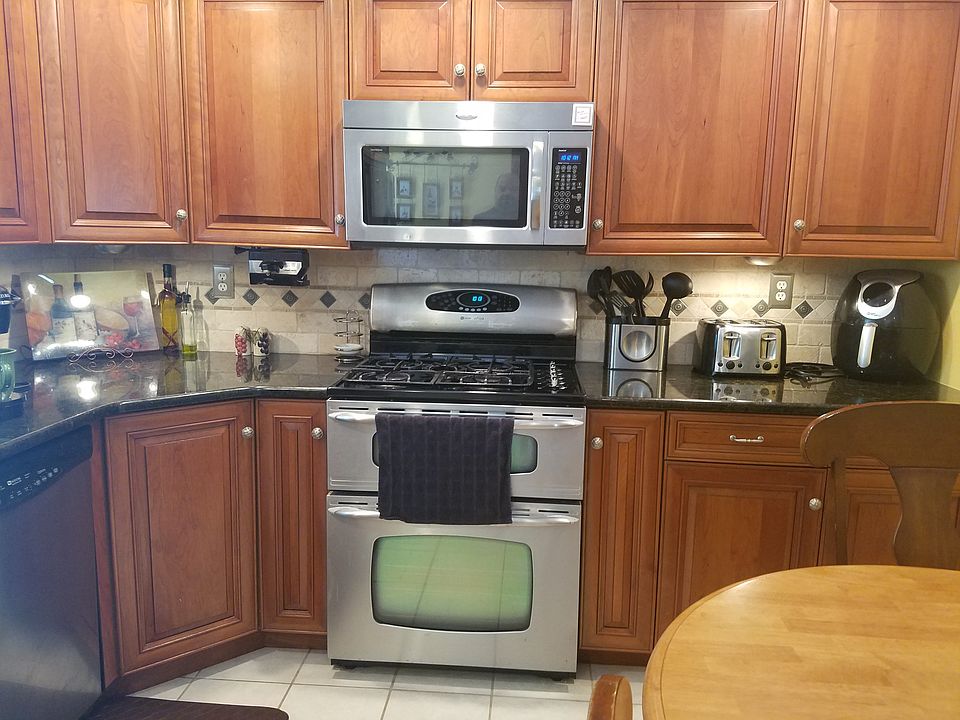 2nd image of 21 Pennwood Dr